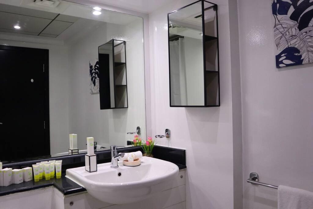 Divine 1br In Al Reef.